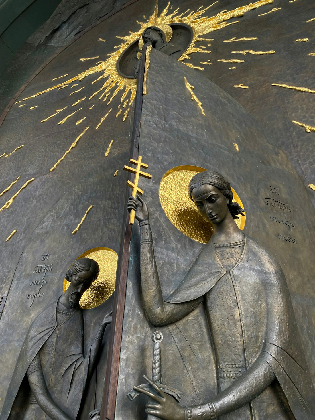 a statue of two people holding a pole