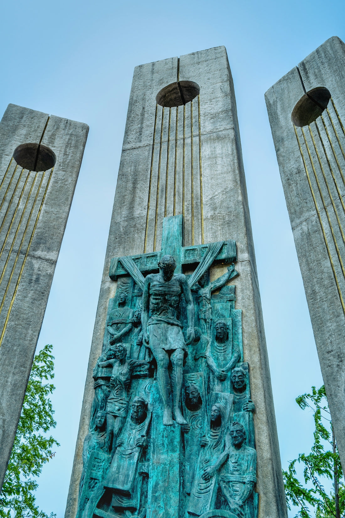 blue and brown concrete statue