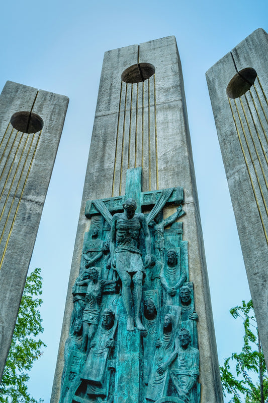 blue and brown concrete statue